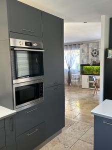 Villas Villa 200m2, 3 suites, patio avec salle jeux, 1 piscine CHAUFFE DE DEBUT AVRIL A FIN OCTOBRE : photos des chambres