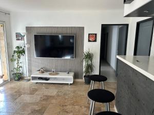 Villas Villa 200m2, 3 suites, patio avec salle jeux, 1 piscine CHAUFFE DE DEBUT AVRIL A FIN OCTOBRE : photos des chambres