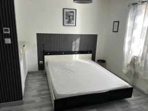 Villas Villa 200m2, 3 suites, patio avec salle jeux, 1 piscine CHAUFFE DE DEBUT AVRIL A FIN OCTOBRE : photos des chambres