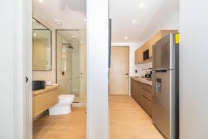 Lux Studio with Rooftop Pool, Walk to Beach and 5th Ave