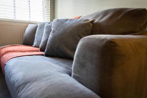 Central Portsmouth House for Workers with Parking, Workspace & Fast WiFi