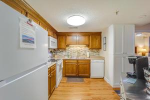 3 Mi to Ski Sugar Top Resort Condo with Indoor Pool