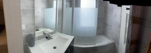 Villas Villa 200m2, 3 suites, patio avec salle jeux, 1 piscine CHAUFFE DE DEBUT AVRIL A FIN OCTOBRE : photos des chambres