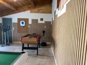 Villas Villa 200m2, 3 suites, patio avec salle jeux, 1 piscine CHAUFFE DE DEBUT AVRIL A FIN OCTOBRE : photos des chambres
