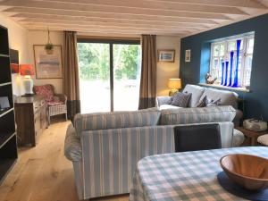 Bank Cottage Studio - luxury Cotswolds haven for two