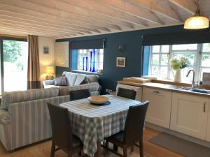 Bank Cottage Studio - luxury Cotswolds haven for two
