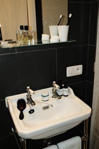 Studio Lido by Simone Antwerp