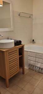 Appartements Uzes, au coeur du centre medieval Le Logis du Consul un bien d'exception du XVIeme siecle : photos des chambres