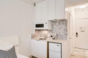 Best location by the Beach ! Free WiFi - TV -amenities