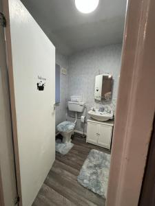 Spare room available, female only!