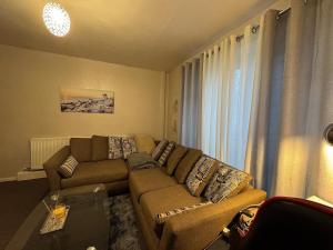 Spare room available, female only!