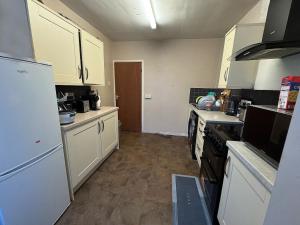 Spare room available, female only!