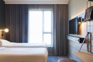 Moxy Twin Sleeper, Guest room, 2 Twin/Single Bed(s) room in Moxy Birmingham NEC