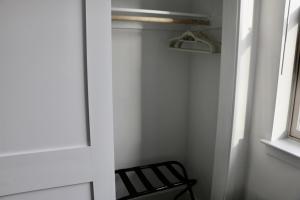 Emerald Oasis Cozy Living with Pet Park