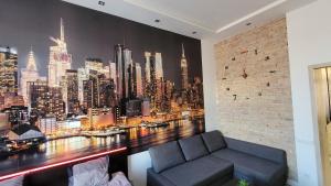 Arena flat, free street parking