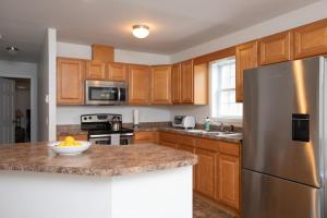 Marthas Vineyard Home Walk to Oak Bluffs Beach!