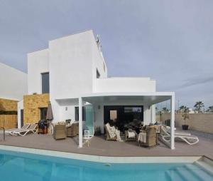 X - Private Villa with large pool