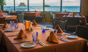 2BD Del Palmar Cancun Oceanview Pool & Resort