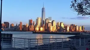 Very posh 1 bed room apartment -City Views, walk to Subway and Ferry, 15 minutes to Manhattan, Min 30 days stay - 纽瓦克