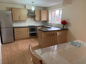 Oxford four-Bedrooms detached house with driveway parking