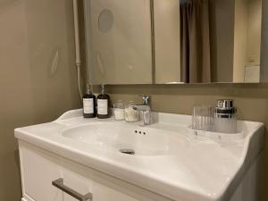 UN COCON EN VILLE - chambre SPA chic et élégante