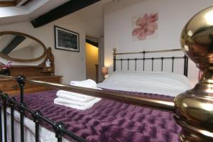 Awelon Holiday Cottage sleeps 10, Hot Tub, Log Burner, North Wales, Porthmadog