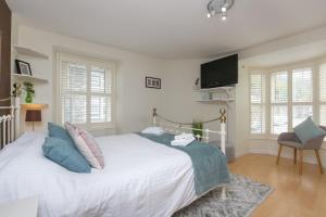 Awelon Holiday Cottage sleeps 10, Hot Tub, Log Burner, North Wales, Porthmadog