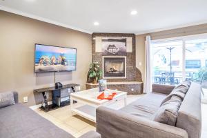 AWESOME 3BR 1 Block To Ocean Fast WIFI C1