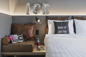 Queen Room room in Moxy Lausanne City