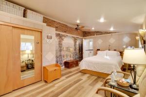 Close to Midtown! Cozy Reno River Cottage