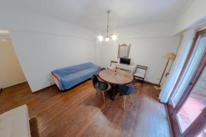 Alvear - 4 Huéspedes en Zona Güemes con Patio Interno