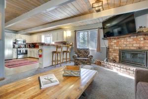 2 Mi to Lake and Skiing Big Bear Family Cabin