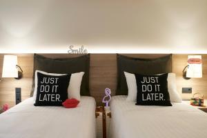 Moxy Twin Standard, Guest room, 2 Twin/Single Bed(s) room in Moxy Patra Marina