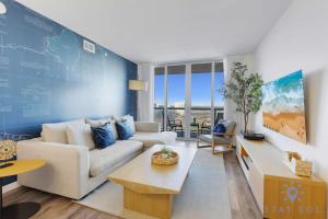 Modern 1BR with Pool & Balcony