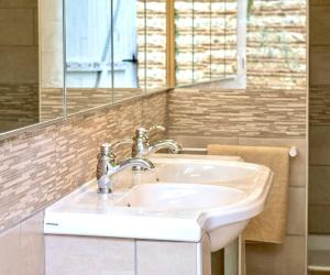 Maisons de vacances Gite d'exception tout confort pour vacances - Piscine et loisirs incomparables - 6 chambres ! : photos des chambres