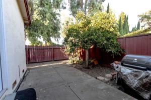 NARVAEZ COZY room with a private bathroom and private entrance