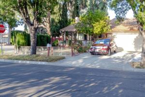 NARVAEZ COZY room with a private bathroom and private entrance