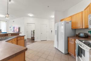 2 BR Condo APT Heated Pool HotTub King Bed 414TR