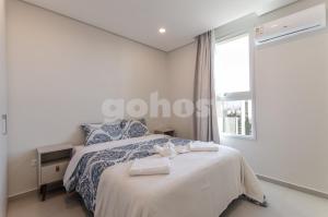 Dazzling 2 bed apt two blocks from Shop del Sol