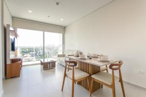 Dazzling 2 bed apt two blocks from Shop del Sol