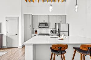 Brick & Bed Riverfront Lofts, G 209