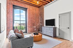 Brick & Bed Riverfront Lofts, G 209