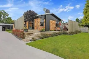 Sundrenched 70's - Guthrie