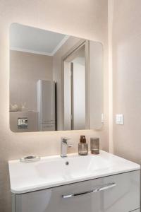 Renia Suite, Near The Sea