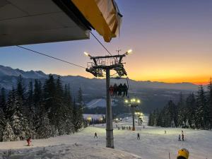 Gościniec U Ani - pod wieżą widokową Sky Walk, nieopodal szlaków na Polane Rusinową , Gęsią Szyje, Polane Zgorzelisko , Tarasówke i Palenice