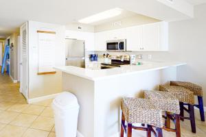 Pelican Isle 212