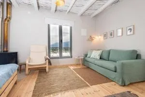 Schefflera Apartment, With Mountain View - Kousés