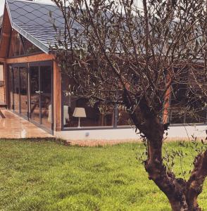 Villas Cottage Normand avec sa grande piscine chauffee toute l annee sur parc arbore et clos En plein coeur de la campagne adapte aux kids et Dog friendly : photos des chambres