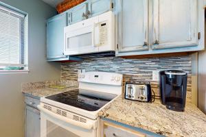 Renaissance Tower 915