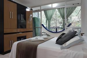 Sudoeste, com rede na varanda e excelente local!